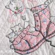 画像2: "THEY LIVED IN A SHOE" Kitten Quilting Blanket (2)