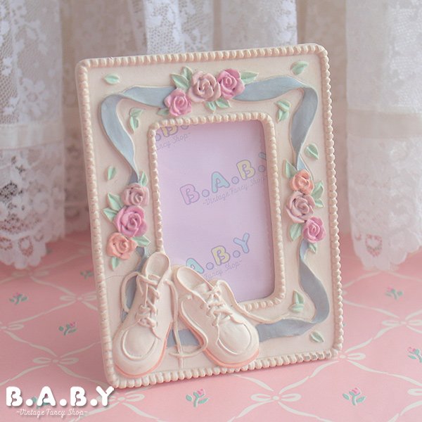 画像1: Heartwarming Baby Shoes Photo Frame (1)