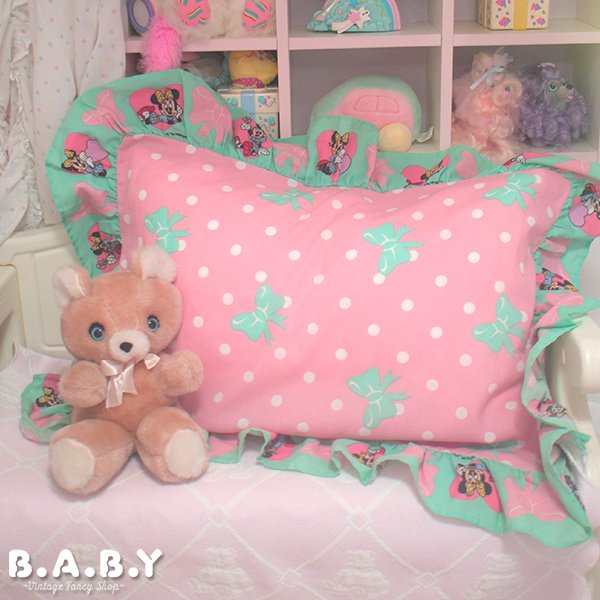 画像1: Dot & Bow Minnie Ruffle Pillow Cover (1)
